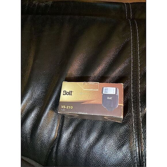 Bolt VS-210 Camera Flash - Picture 1 of 5